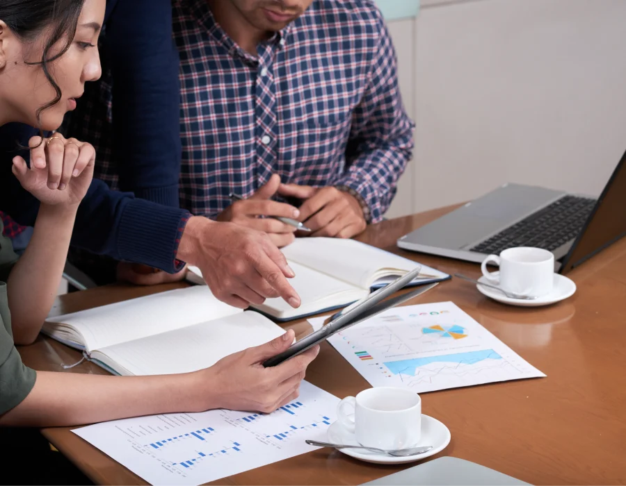 cropped-business-people-discussing-charts-diagrams-office